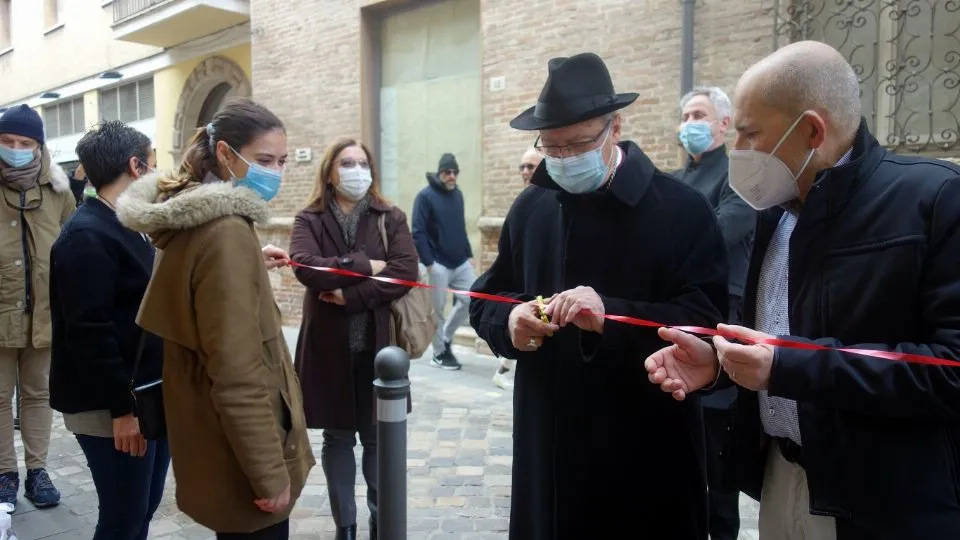 il Vescovo inaugura la Casa di Natale
