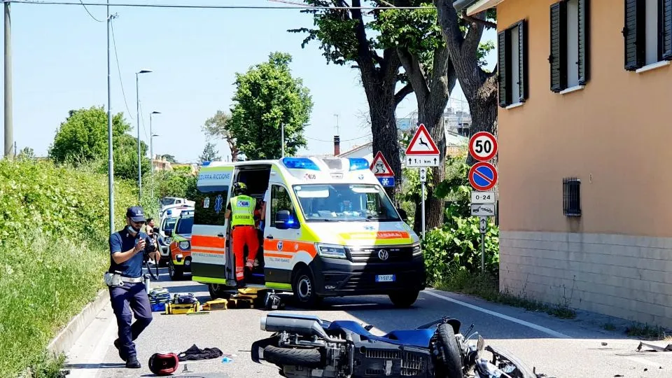 lo scooterone distrutto (foto Miglioni)

