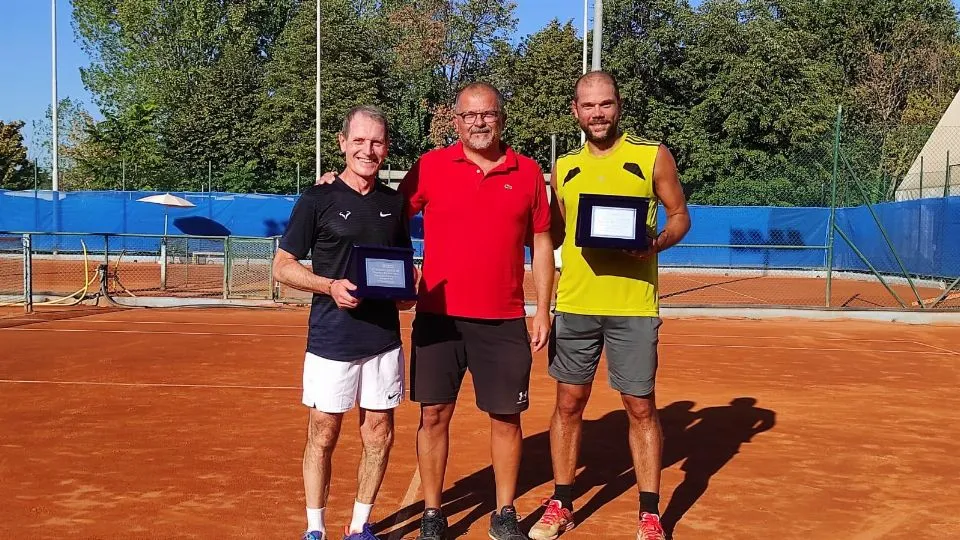 I finalisti del torneo di 4a, Meco e Zangheri, premiati dal direttore Roberto Raffaelli