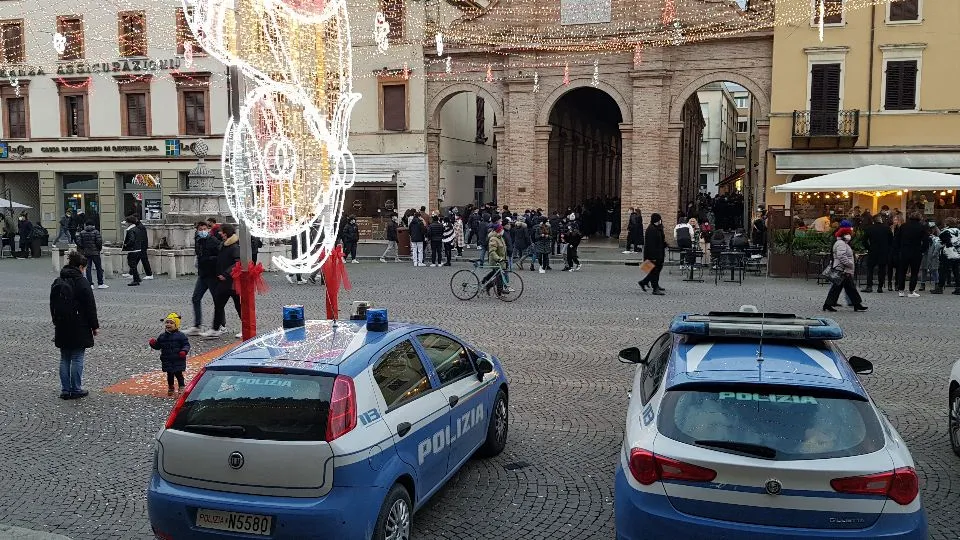Il presidio della polizia in centro
