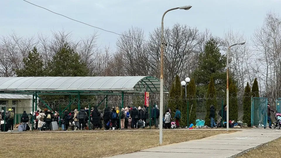 profughi in fuga (foto APG23)
