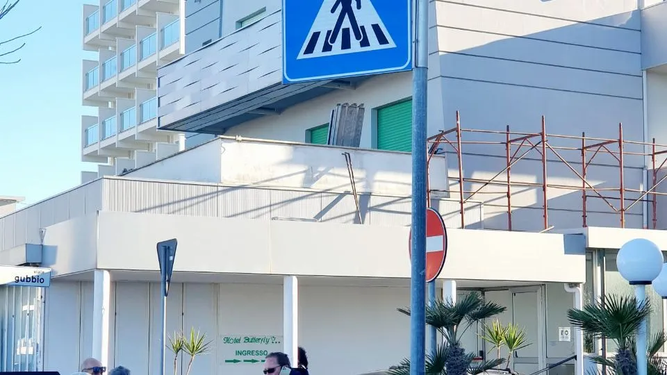 La polizia davanti all’hotel Butterfly
