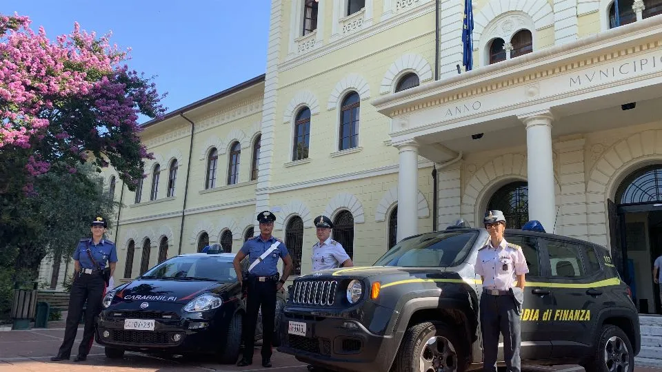 Carabinieri e Fiamme Gialle
