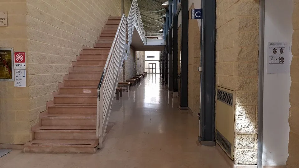 il corridoio del tribunale di Rimini