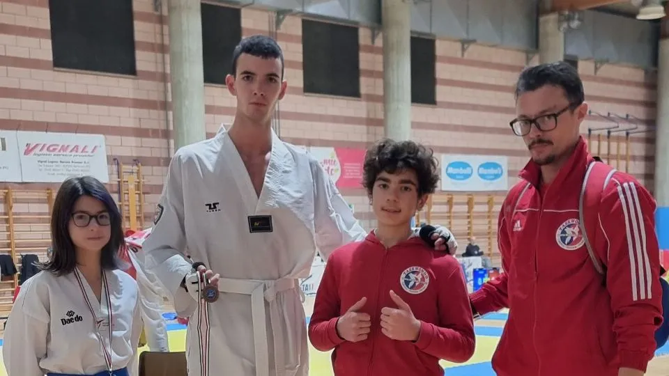 Anna De Bonis, Ettore Antonelli e Gabriele Mariani con il maestro Davide Berti