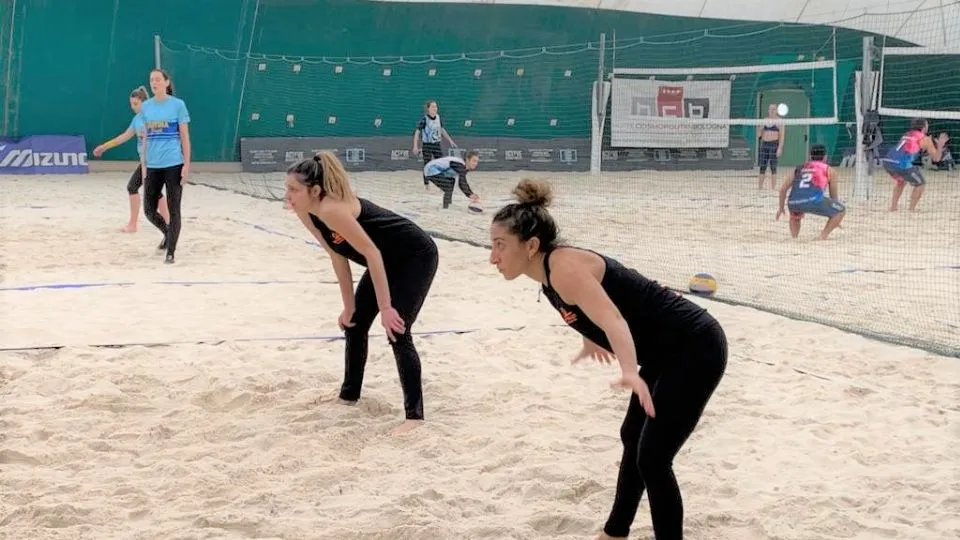 Catia Piccioni e Claudia Campo sulla sabbia bolognese