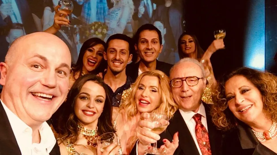 Carlo Frisi con Valeria Marini Pier Francesco Pingitore della Compagnia del Bagaglino