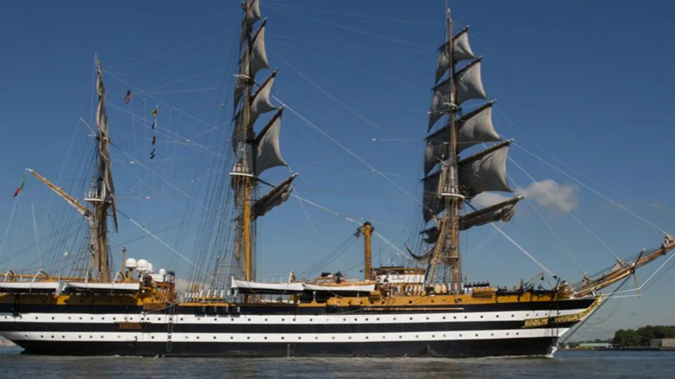 la Amerigo Vespucci (@Ministero della Difesa)