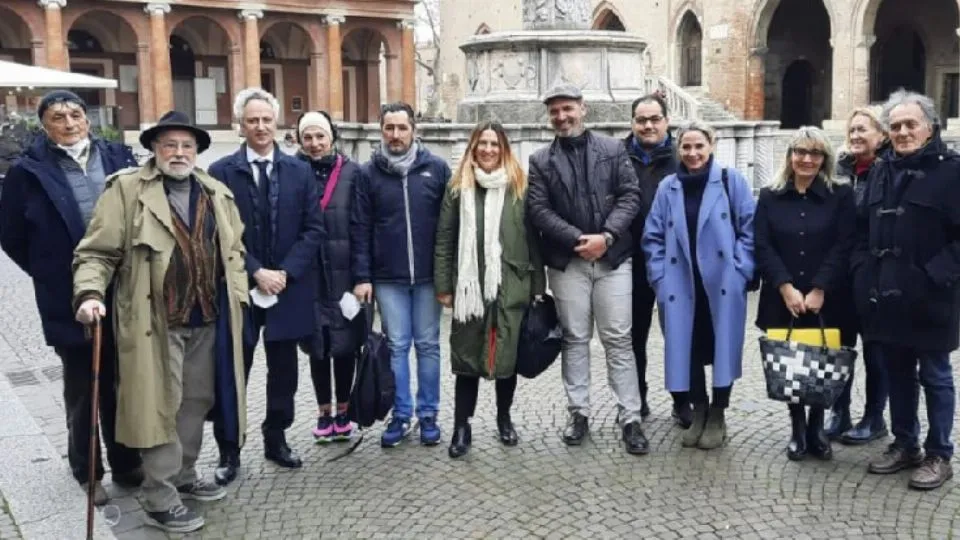 foto di gruppo alla conferenza di presentazione (12 febbraio)