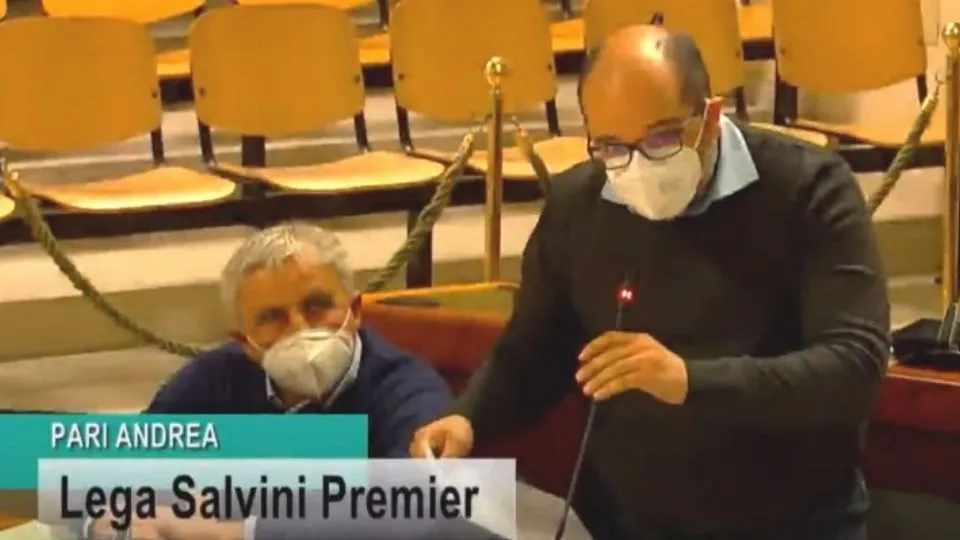 il consigliere Andrea Pari (dal canale youtube Consiglio Comunale)

