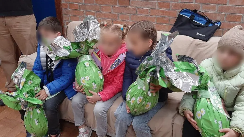 i piccoli ucraini con le uova
