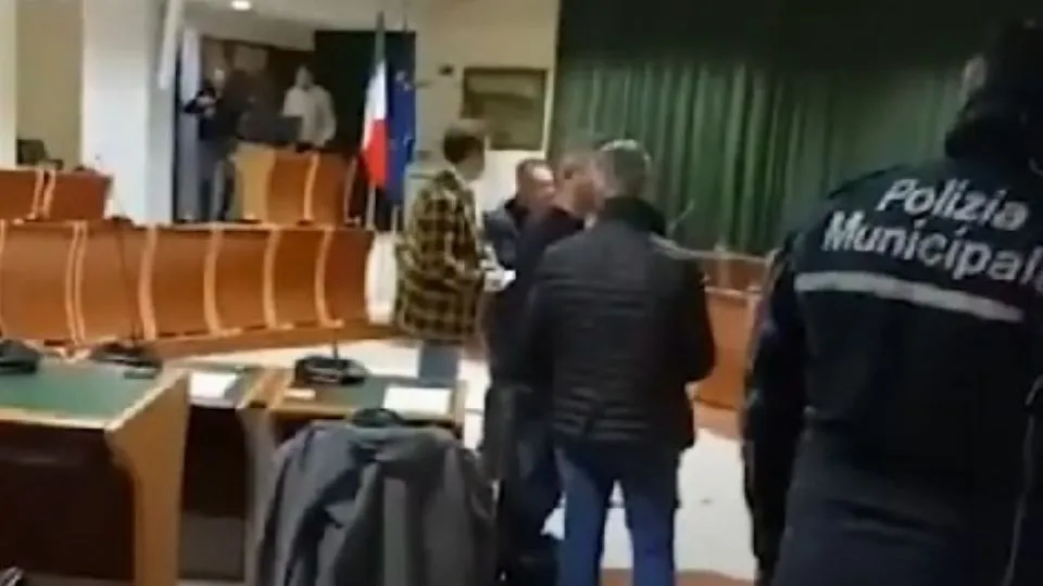 la turbolenta seduta