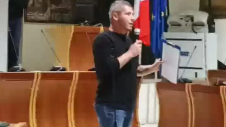 il consigliere Angelini in aula (da FB)