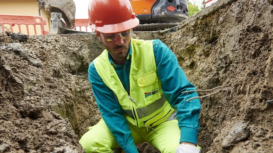 lavori in un cantiere Hera
