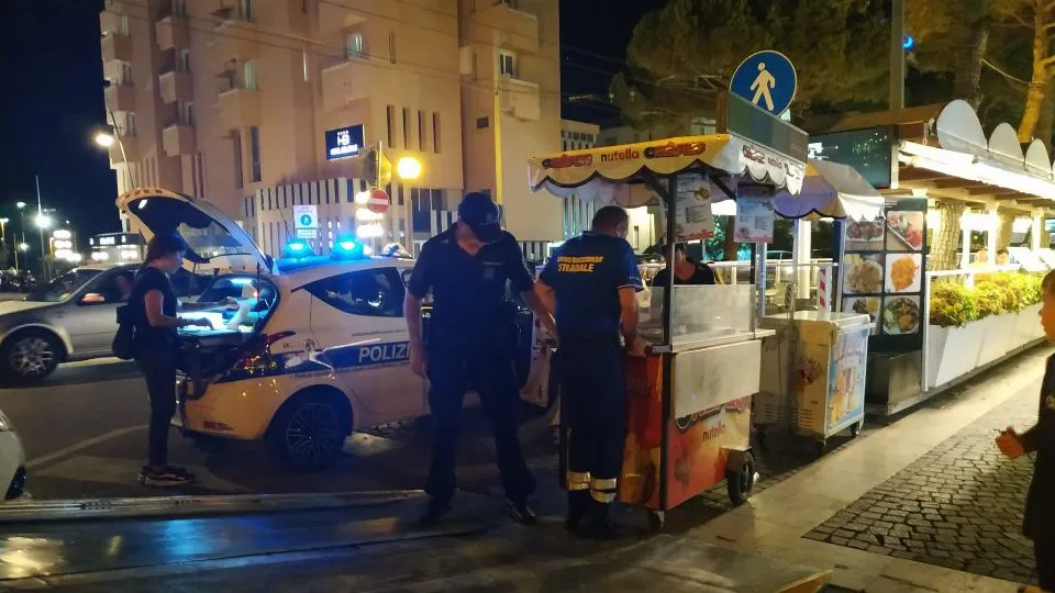 uno dei carrelli sequestrati
