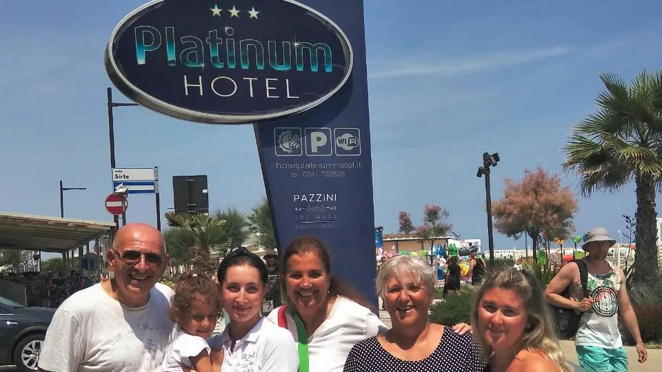 premiata la fedeltà della signora Bruna e della sua famiglia