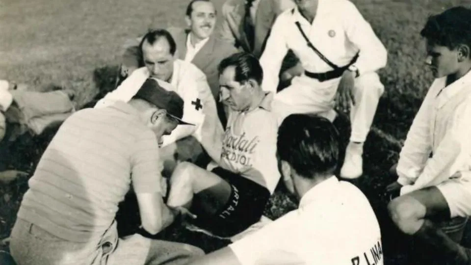 Gino Bartali a terra
