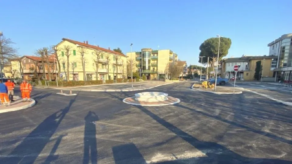 la nuova piazza Gramsci