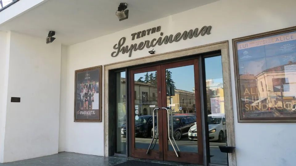 l’ingresso del Supercinema