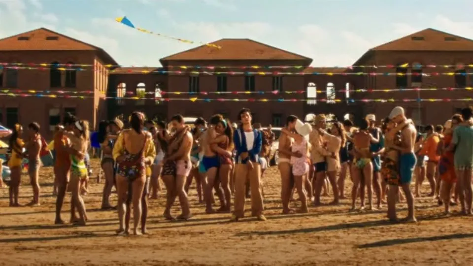 un frame del video
