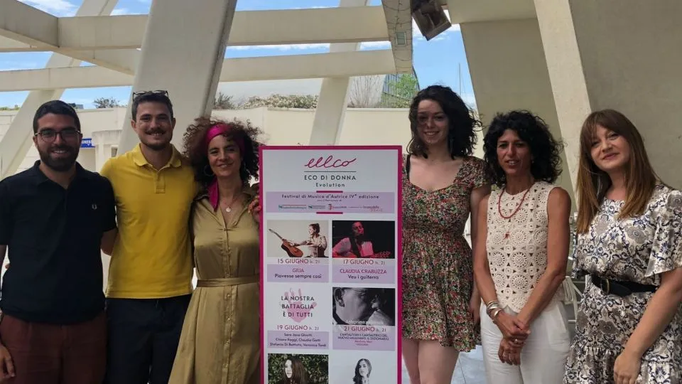 foto di gruppo alla presentazione
