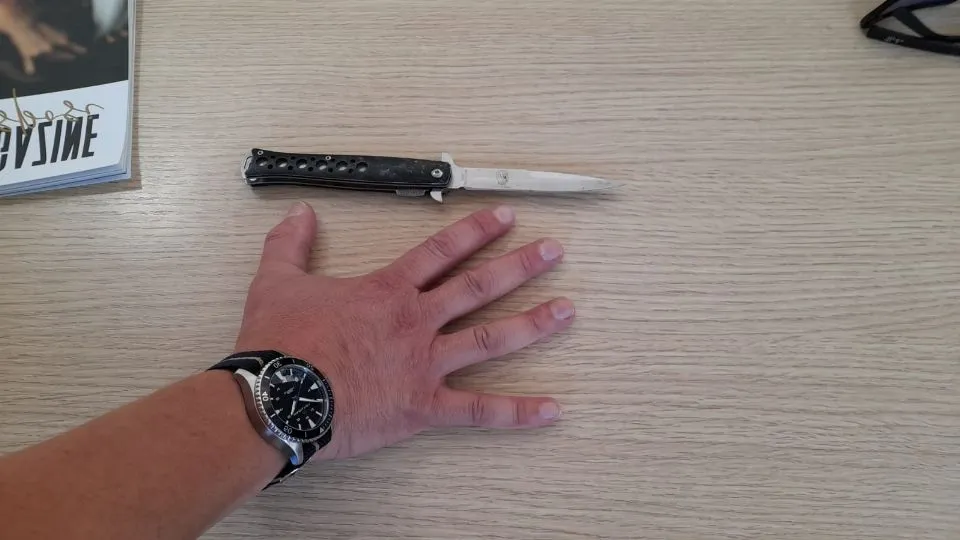 il coltello sequestrato
