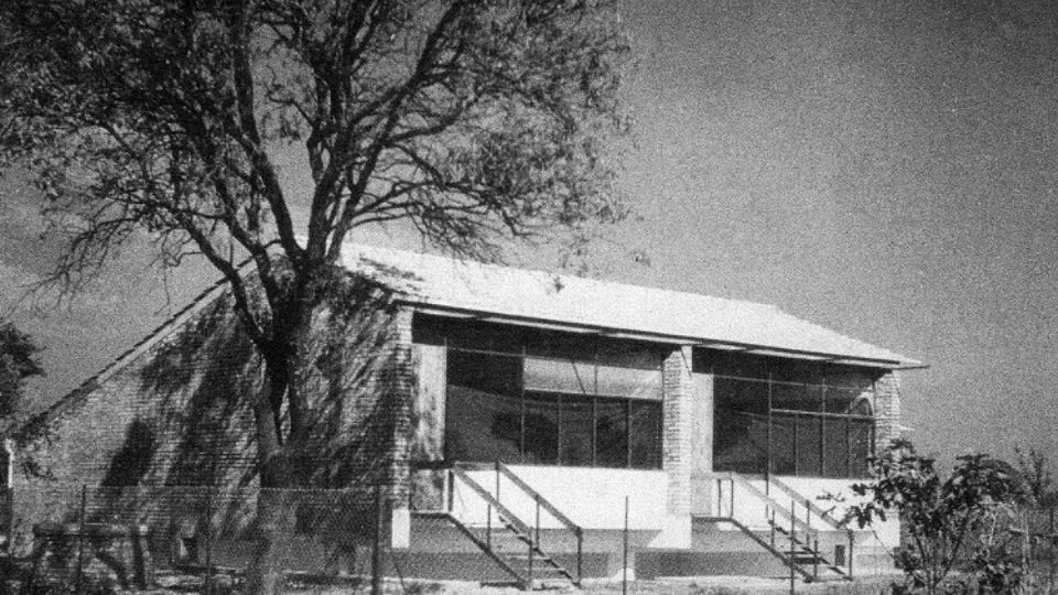 Veduta esterna della Scuola del Bornaccino, 1962 – Archivio L. Bernardi
