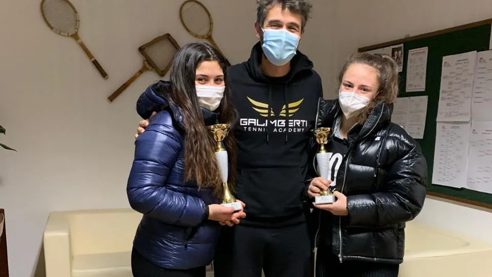 Igor Gaudi tra Alessia Sciuto e Sara Gaia Totorizzo
