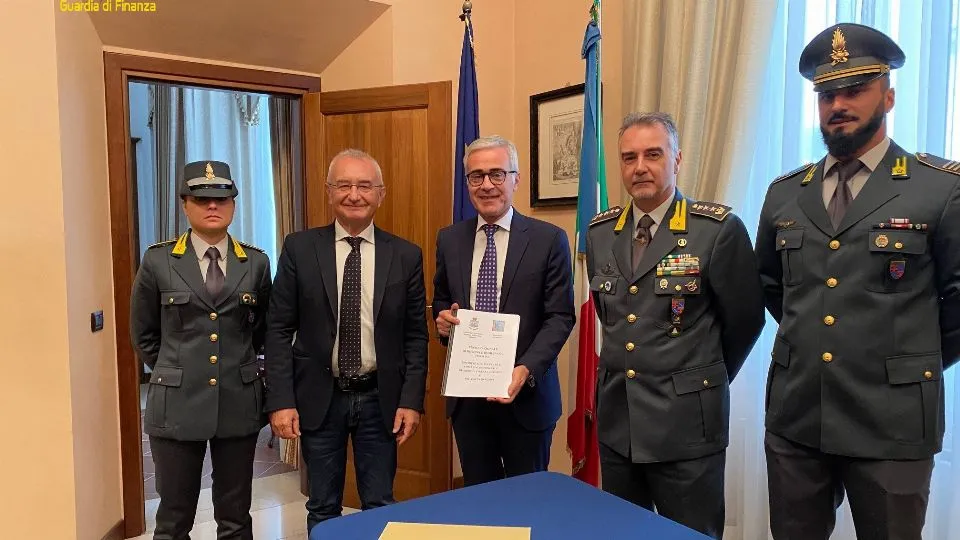 la firma in Prefettura