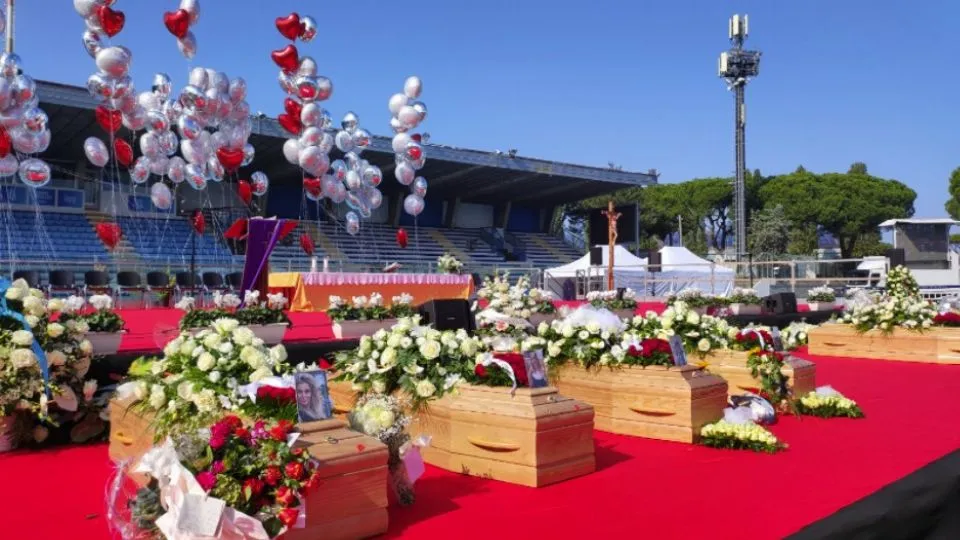 i funerali delle vittime del Centro 21 @newsrimini