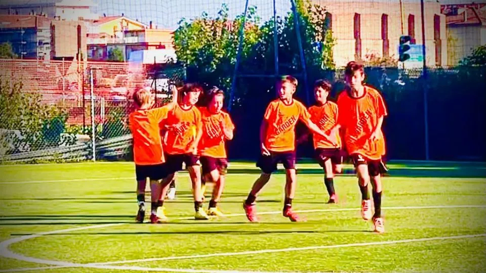 La squadra 2010 del Garden esulta dopo un gol
