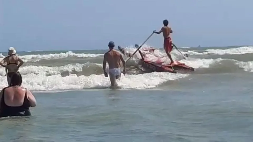 il soccorso di un bagnino di salvataggio (repertorio)