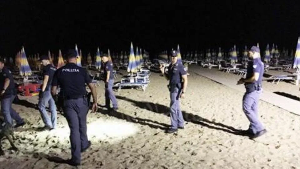 alcuni controlli di polizia in spiaggia (repertorio)