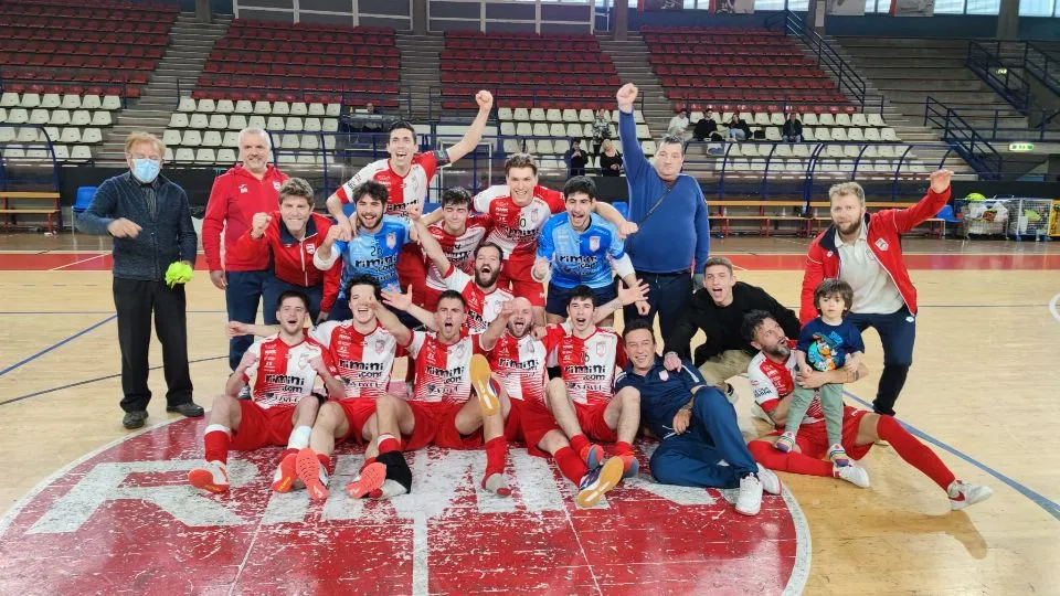 I biancorossi festeggiano una sofferta salvezza
