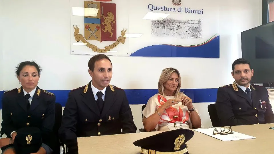 I nuovi dirigenti e il Questore, al centro. (foto Adriapress)