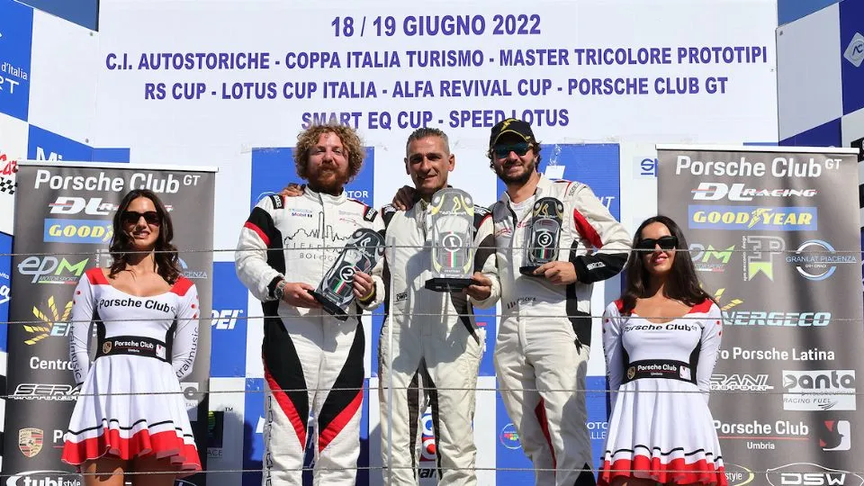 Il bolognese Franceschi il pratese Zumpano e il torinese Ruscica sul podio della Tubi Style GT3 Misano 2022 (Foto Benfenati)
