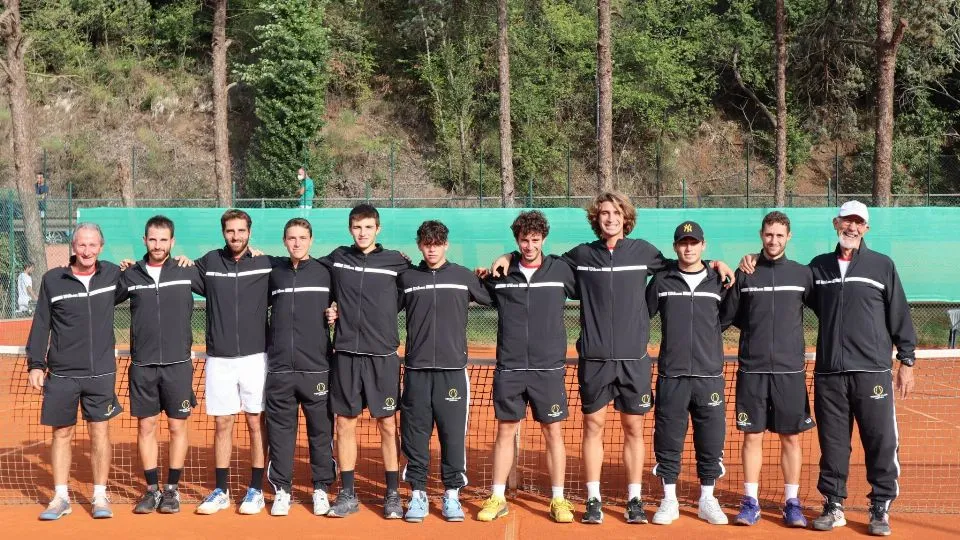 La formazione al completo del Tennis Club Viserba