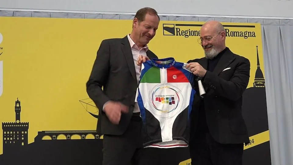 Bonaccini con il direttore del Tour