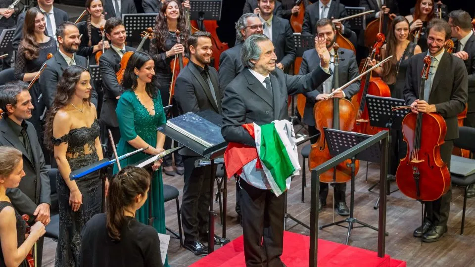 il Maestro Muti sul palco del Galli (©Foto Morosetti- Rimini)
