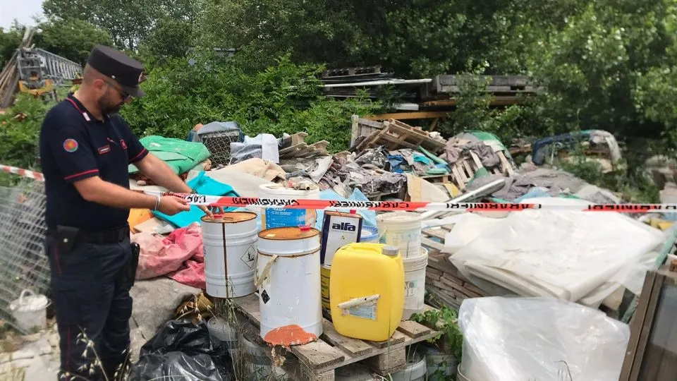 i rifiuti sequestrati
