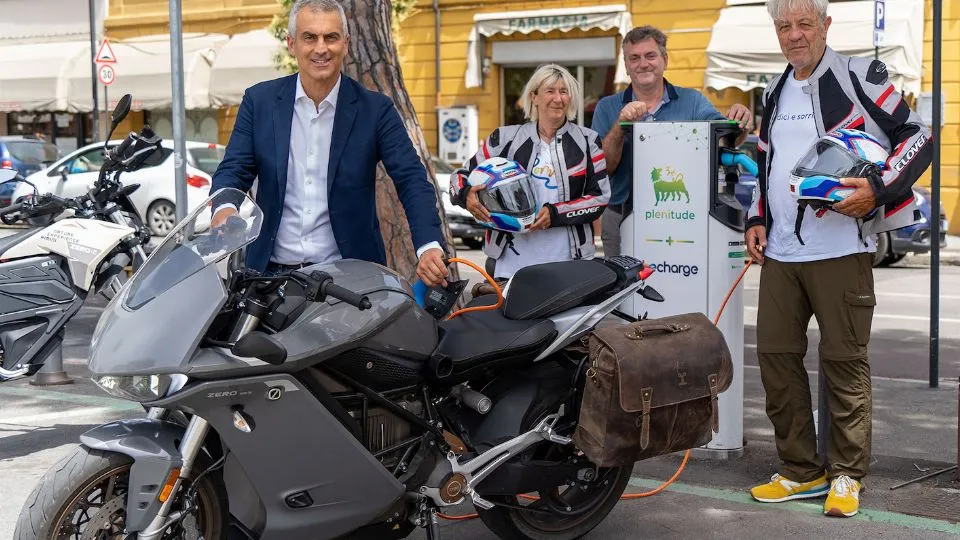 La partenza con il sindaco di Rimini e presidente di Visit Romagna, Jamil Sadegholvaad