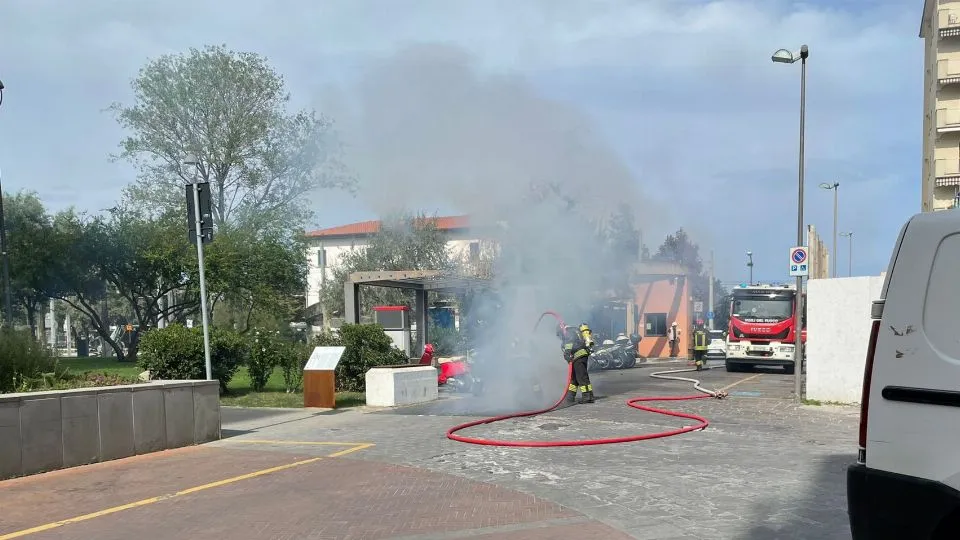 i vigili del fuoco al lavoro