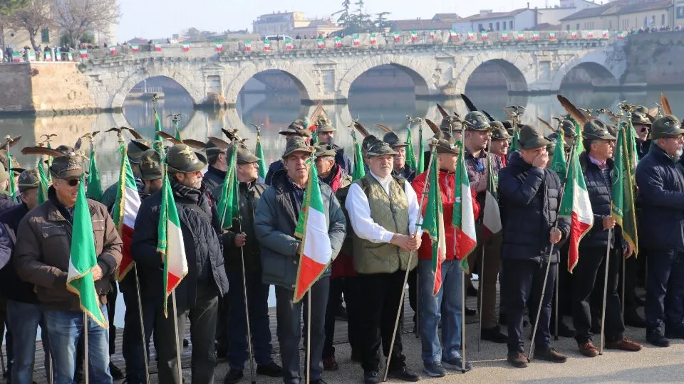 Gli alpini al ponte di Tiberio
