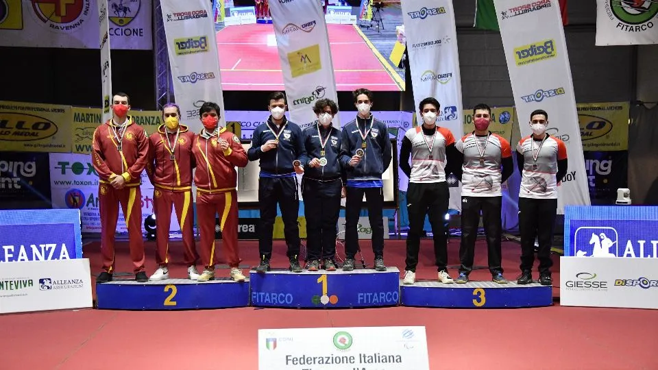 La premiazione dell’Arco Club Riccione, campione divisione olimpica (credit FitArco)