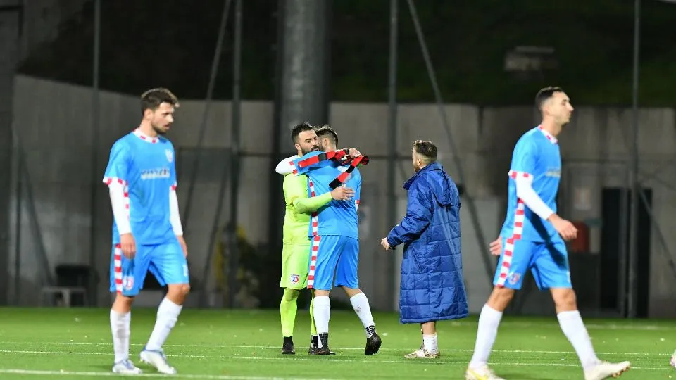 Juvenes-Dogana
(@FSGC)