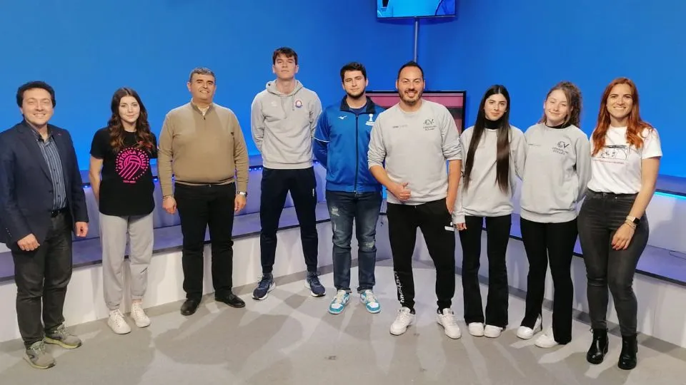 Gli ospiti di Icaro Volley con i conduttori Roberto Bonfantini e Federica Pappacena