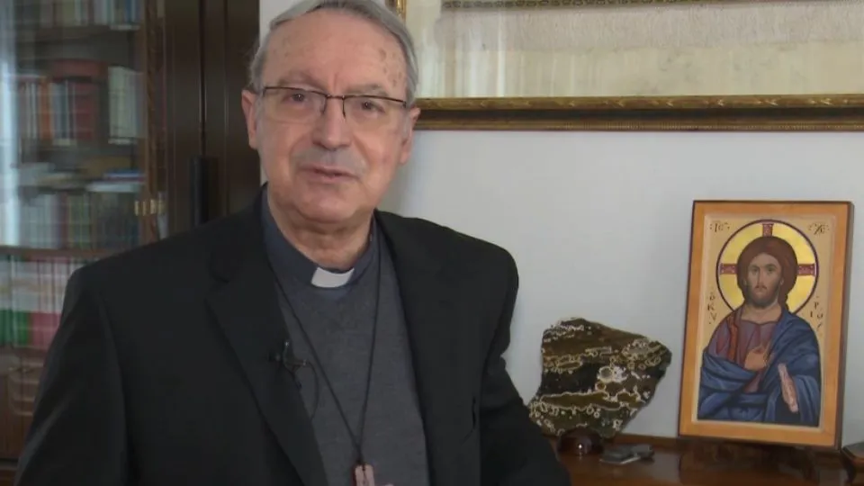 il vescovo Lambiasi
