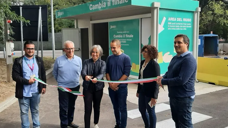 il taglio del nastro
