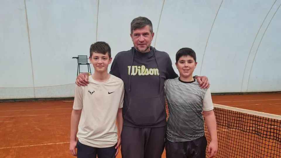 Il maestro Paolo Pambianco con i giocatori della squadra Under 14

