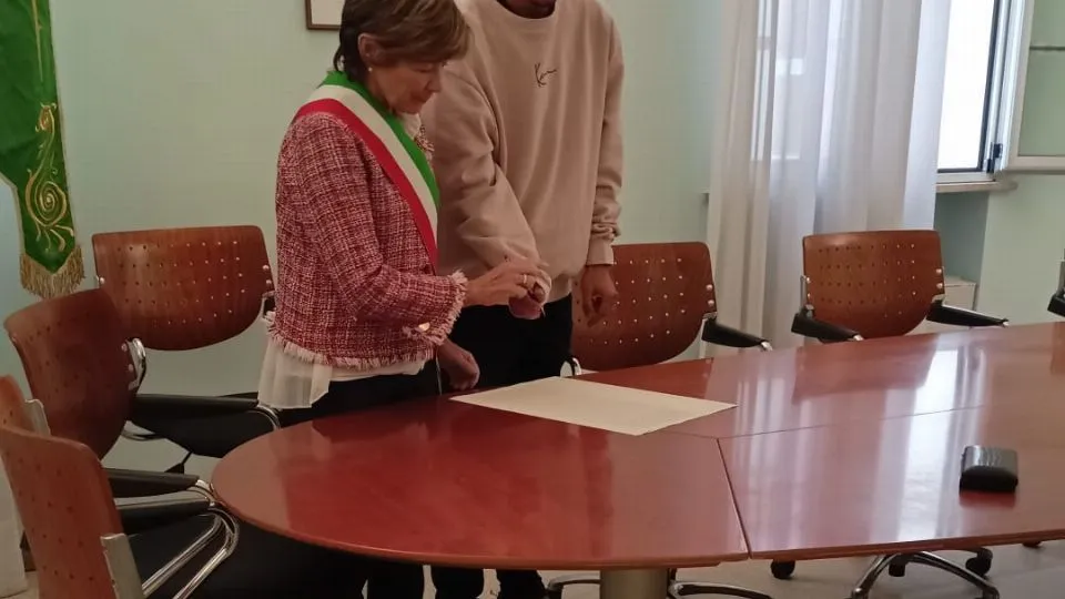 Mehdi Sobhi con la sindaca Angelini